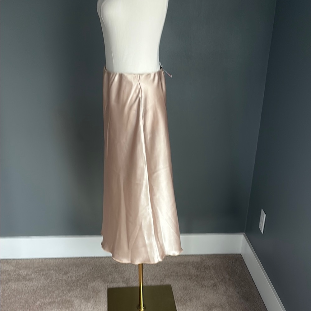 Nicole Miller Elegant Gold Midi Skirt - Picture 2 of 6